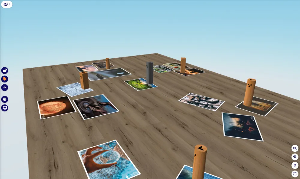 Screenshot: Impulskarten mit Fotomotiven und Holzfiguren auf einem virtuellen Tisch
